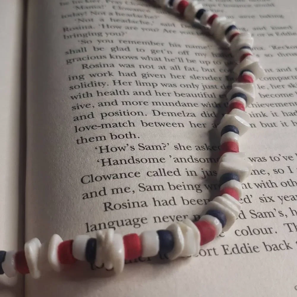 Red, White, and Blue Shell/Wood Beach Necklace‎